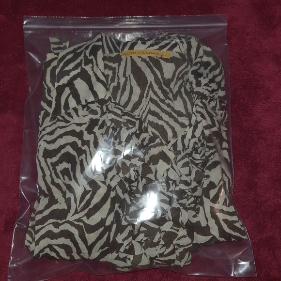 Lloyd Williams Women's Designer Ruffled Blouse Small Brown Button Closure - Picture 11 of 11